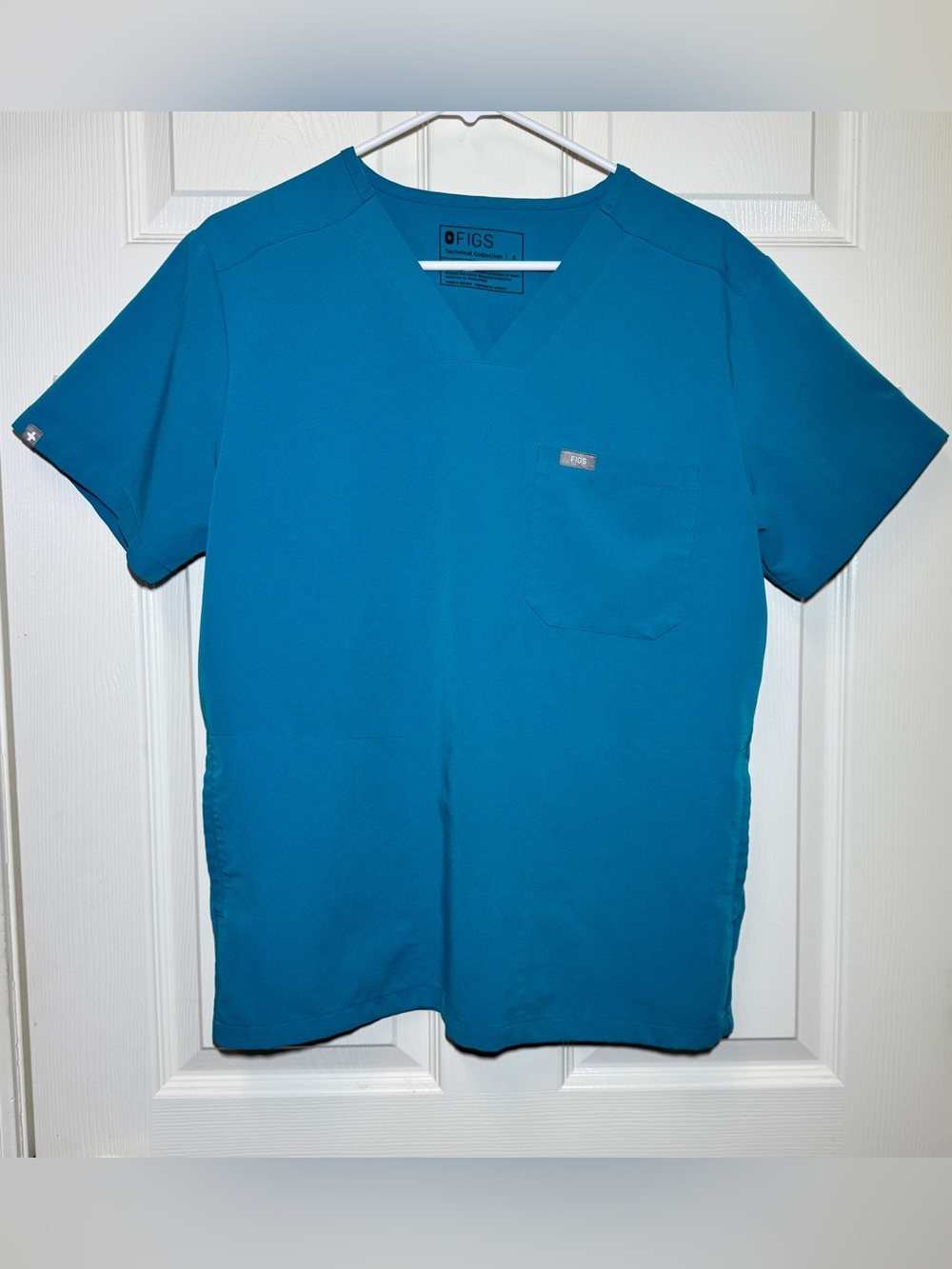 FIGS Men’s Teal Short Sleeve V-Neck Scrub Top Technical Collection Chisec S